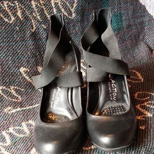 Kenneyh Cole Reaction Wedge heel shoes